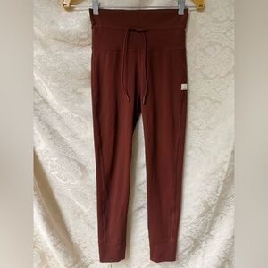 Vuori Daily Legging in Deep Brick